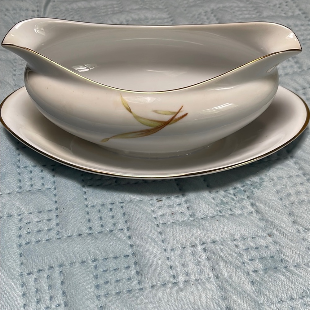 Vintage Meito Keepsake China Attached Gravy Boat 🌾